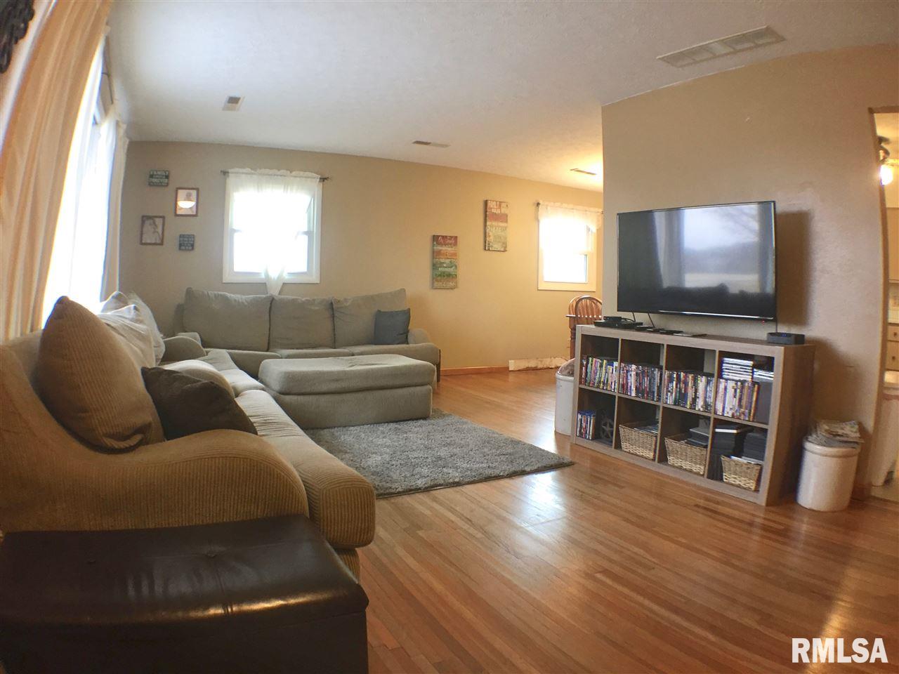 1323 Spring Bay Road East Peoria, IL 61611 - Photo 9 of 31 Gallery Image 9