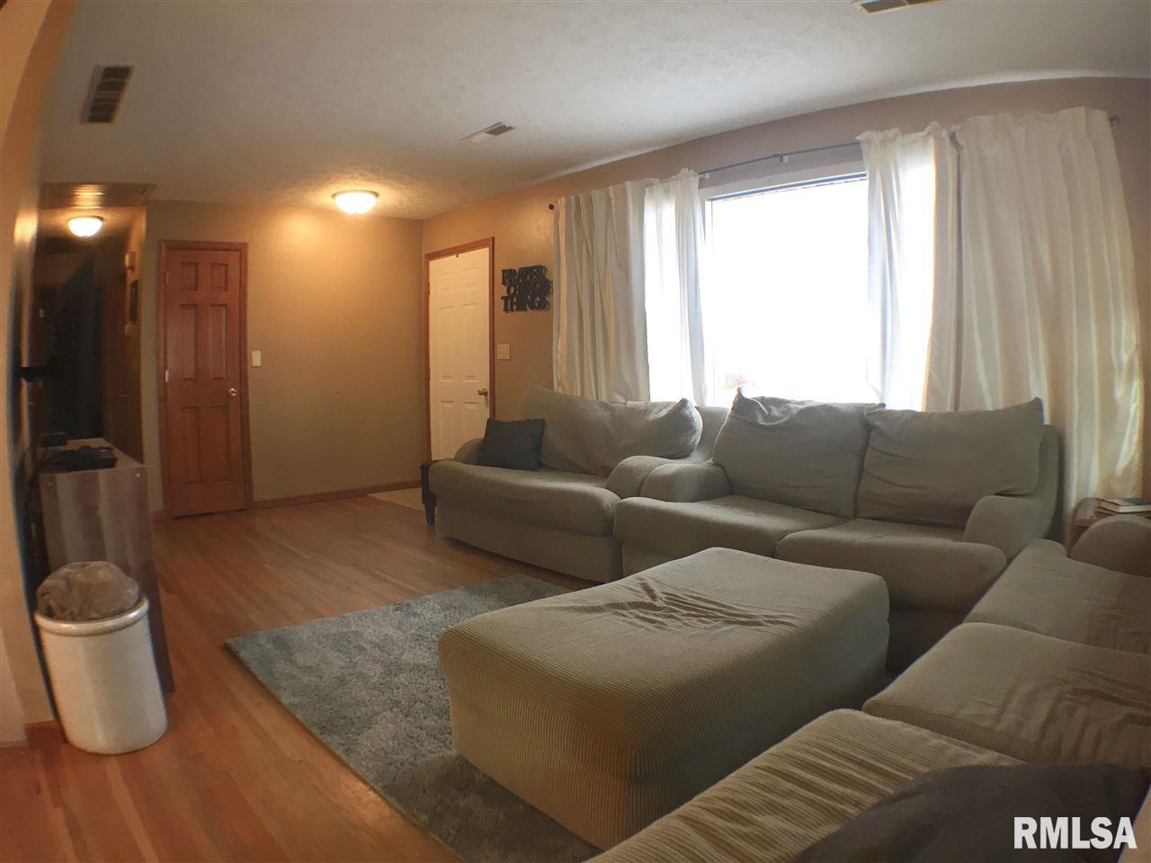 1323 Spring Bay Road East Peoria, IL 61611 - Photo 10 of 31 Gallery Image 10