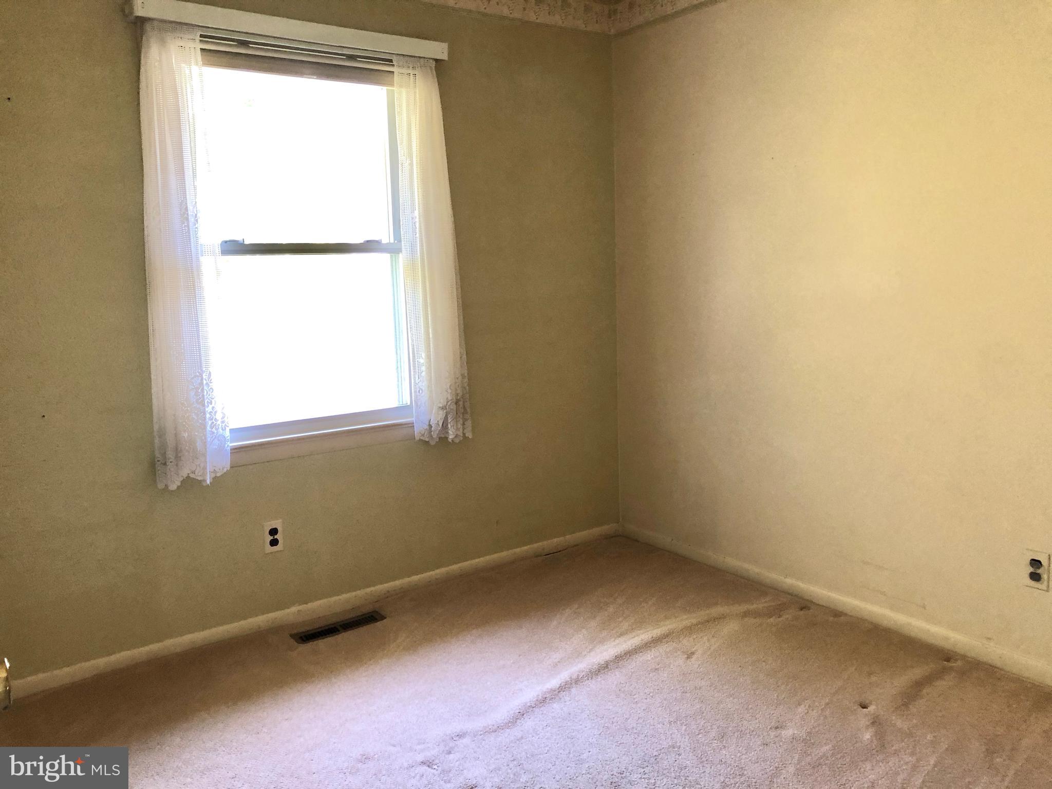 423 Salisbury Road Edgewater, MD 21037 - Photo 16 of 32 Bedroom 2