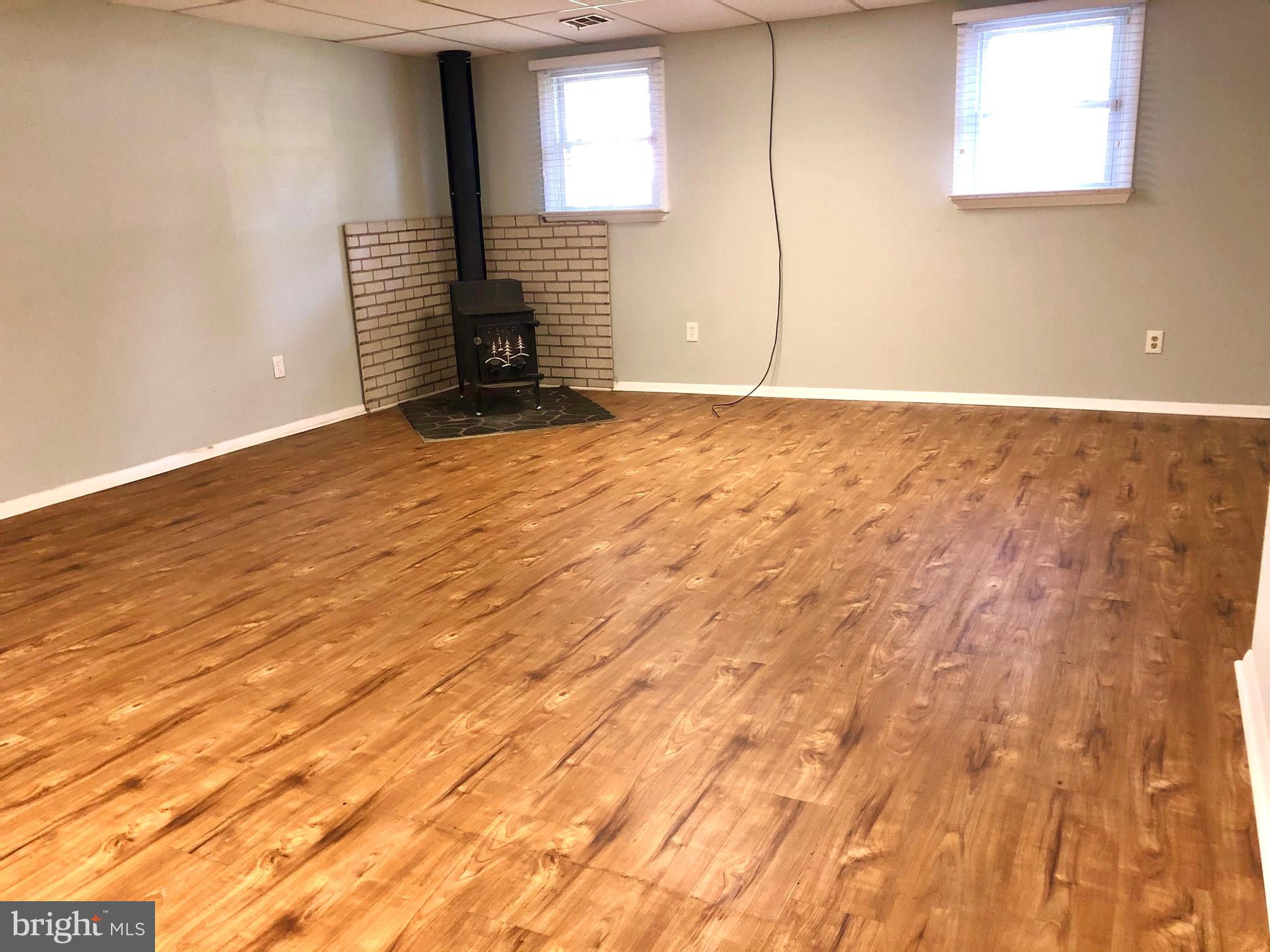 423 Salisbury Road Edgewater, MD 21037 - Photo 23 of 32 W/ Wood Stove