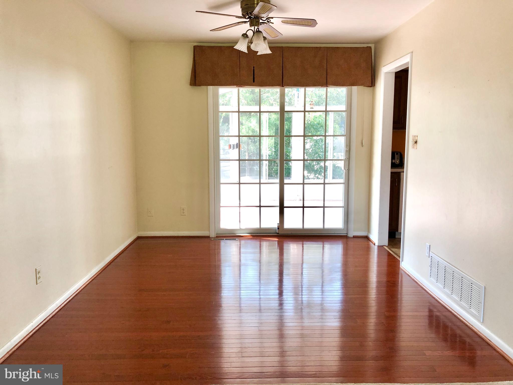 423 Salisbury Road Edgewater, MD 21037 - Photo 7 of 32 Dining Room