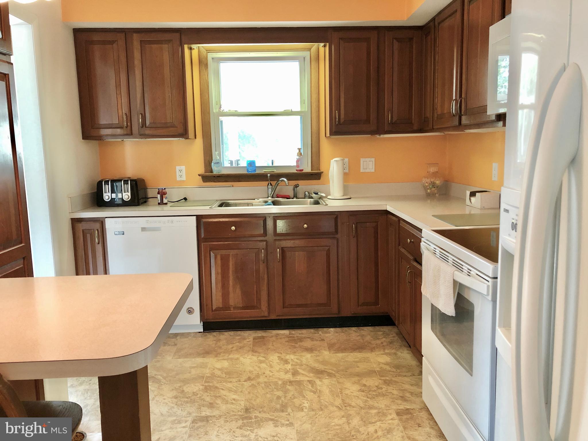 423 Salisbury Road Edgewater, MD 21037 - Photo 8 of 32 Kitchen