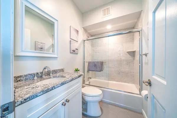$2,200 | 986 Boardwalk, Unit A, Ocean City, NJ 08226