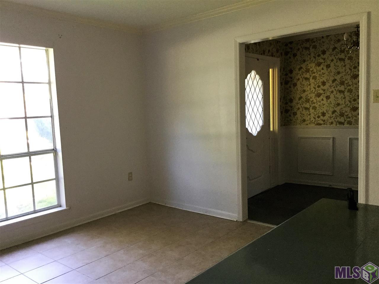2918 Tall Timbers Road Baton Rouge, LA 70816 - Photo 2 of 9 Formal Living room