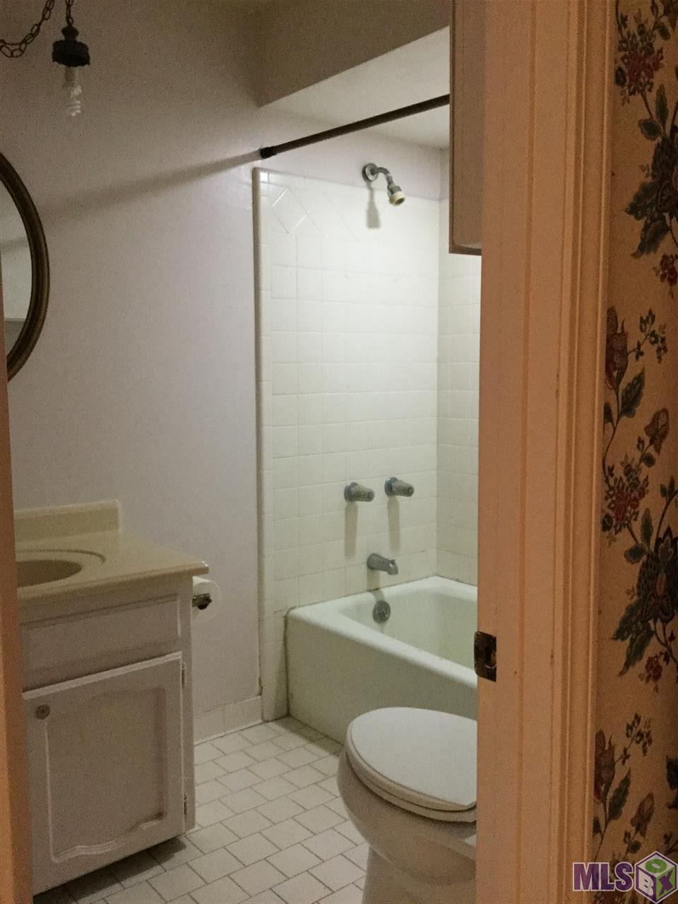2918 Tall Timbers Road Baton Rouge, LA 70816 - Photo 6 of 9 Master Bath 2nd area