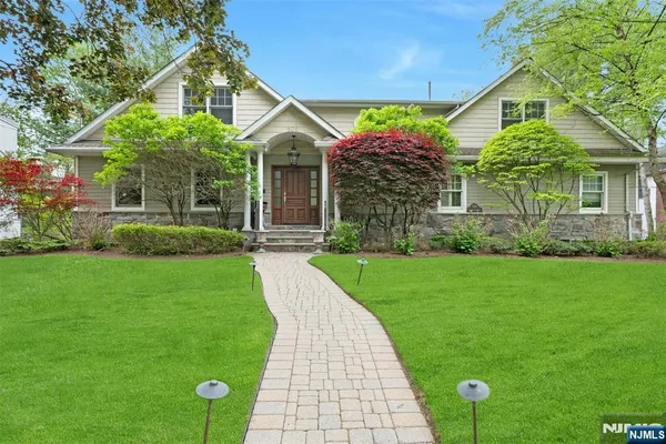 $1,979,000 | 506 Sunderland Road, Teaneck, NJ 07666