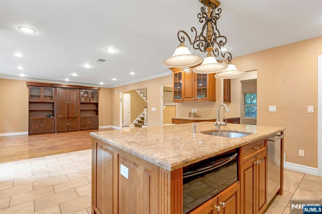 506 Sunderland Road Teaneck, NJ 07666 - Photo 13 of 42