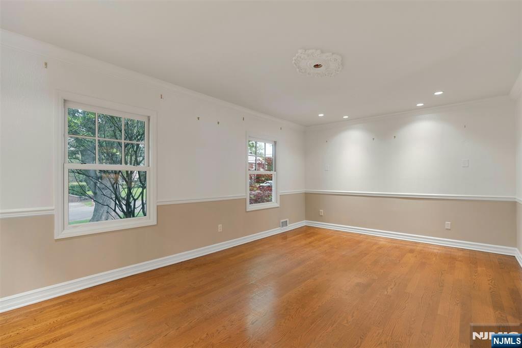 506 Sunderland Road Teaneck, NJ 07666 - Photo 14 of 42