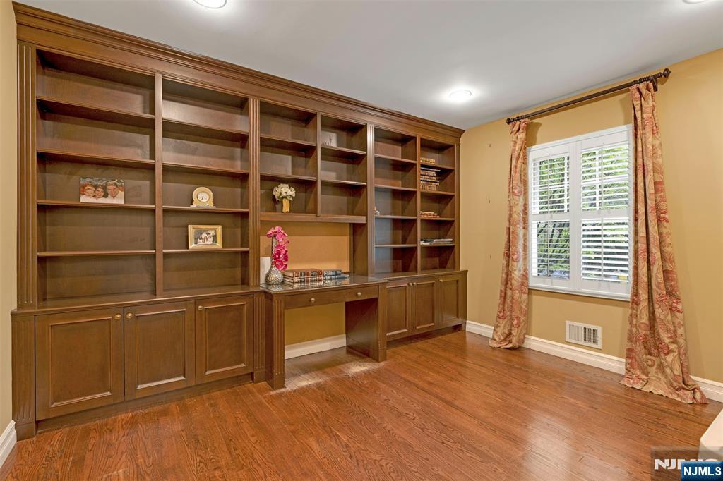 506 Sunderland Road Teaneck, NJ 07666 - Photo 16 of 42