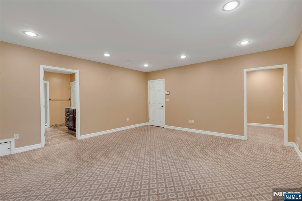 506 Sunderland Road Teaneck, NJ 07666 - Photo 20 of 42