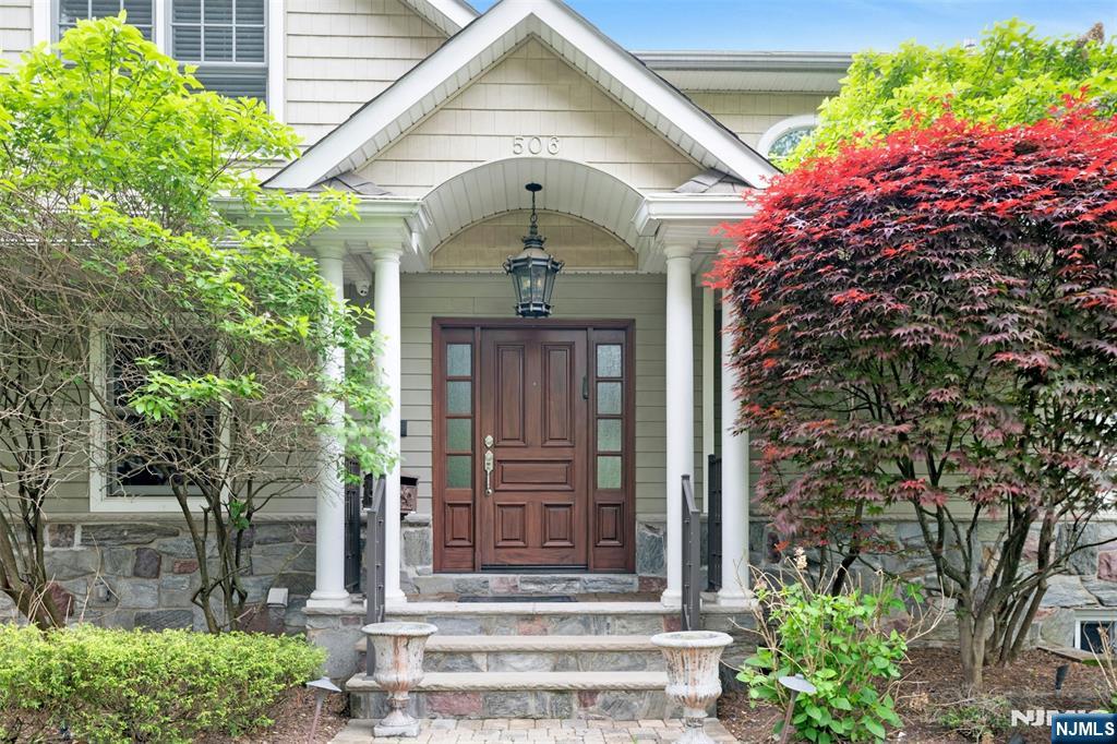 506 Sunderland Road Teaneck, NJ 07666 - Photo 2 of 42