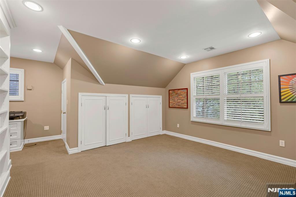 506 Sunderland Road Teaneck, NJ 07666 - Photo 25 of 42
