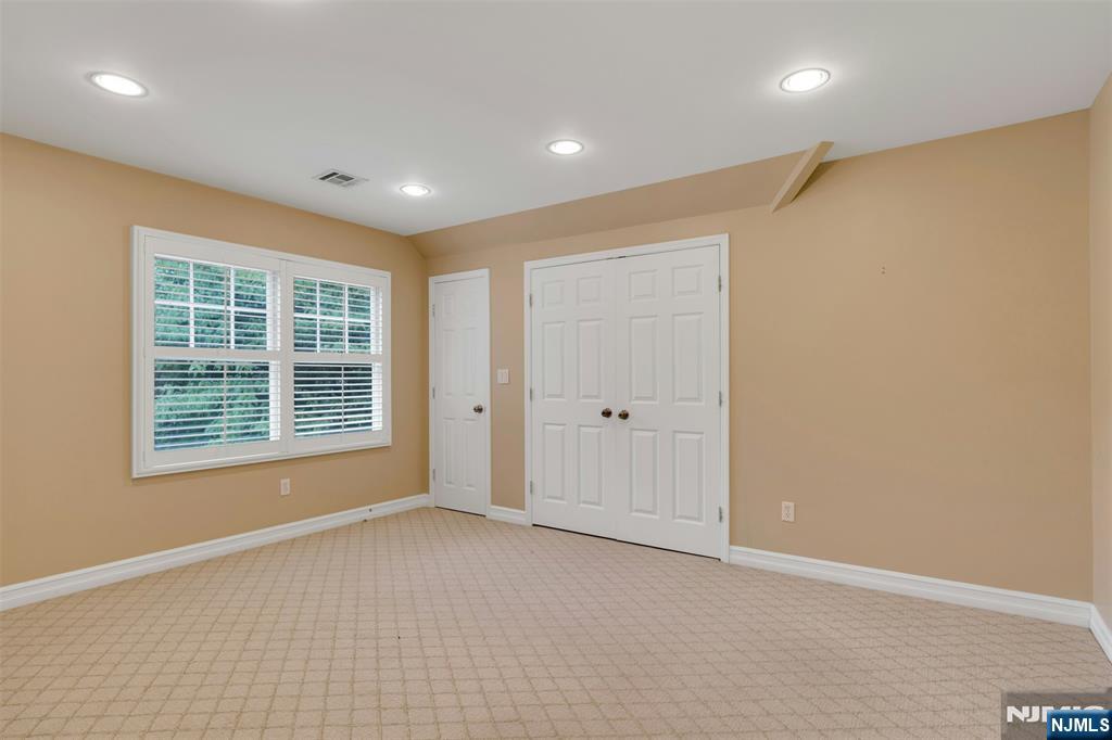 506 Sunderland Road Teaneck, NJ 07666 - Photo 27 of 42