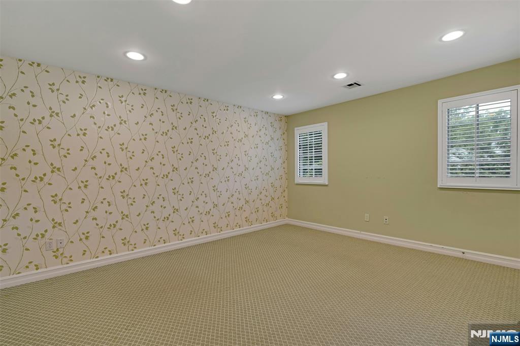 506 Sunderland Road Teaneck, NJ 07666 - Photo 29 of 42