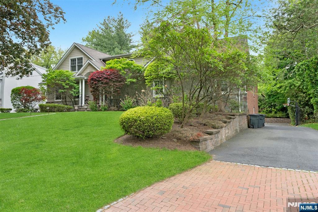506 Sunderland Road Teaneck, NJ 07666 - Photo 3 of 42