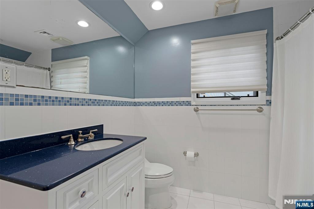 506 Sunderland Road Teaneck, NJ 07666 - Photo 32 of 42