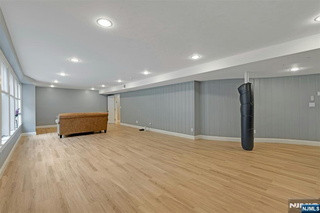 506 Sunderland Road Teaneck, NJ 07666 - Photo 35 of 42