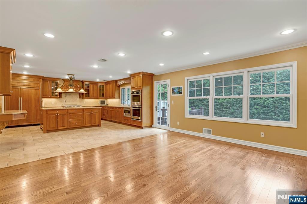 506 Sunderland Road Teaneck, NJ 07666 - Photo 5 of 42