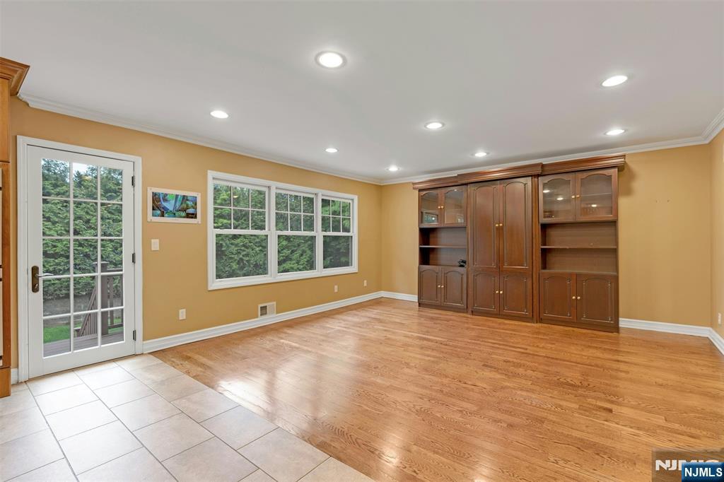 506 Sunderland Road Teaneck, NJ 07666 - Photo 6 of 42