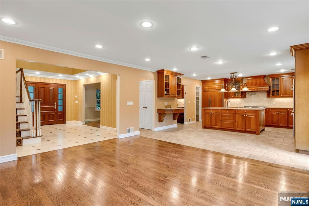 506 Sunderland Road Teaneck, NJ 07666 - Photo 7 of 42