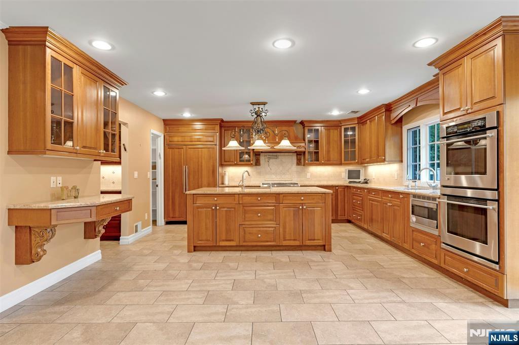506 Sunderland Road Teaneck, NJ 07666 - Photo 8 of 42