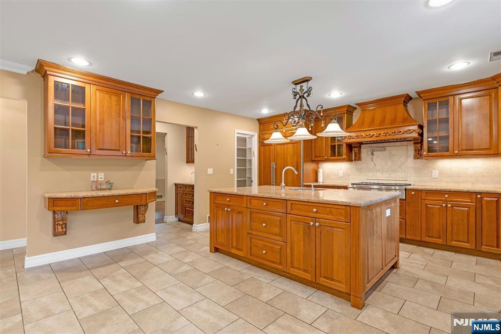 506 Sunderland Road Teaneck, NJ 07666 - Photo 10 of 42