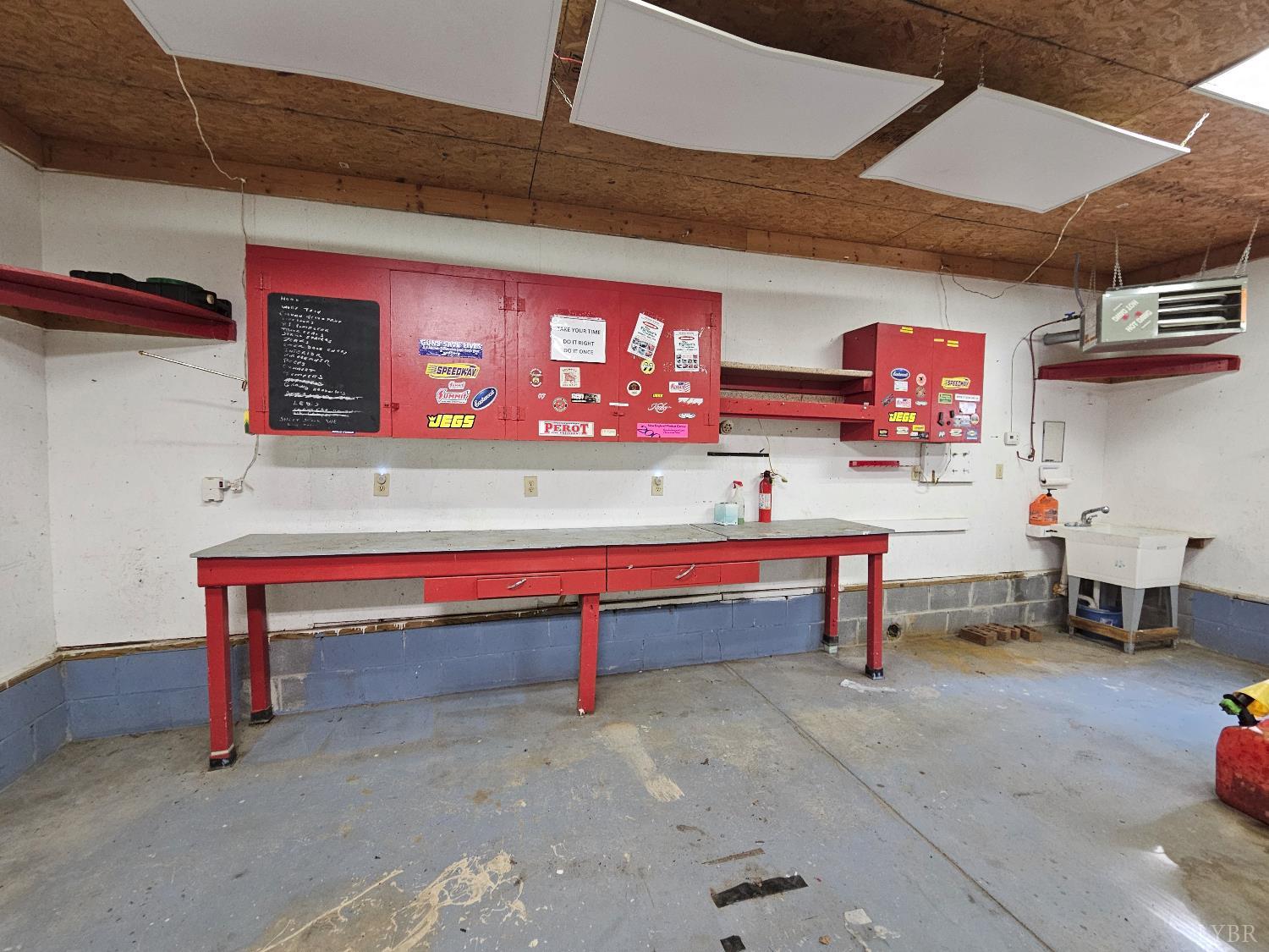 7962 Five Forks Road Farmville, VA 23901 - Photo 22 of 29 a room with table tennis table