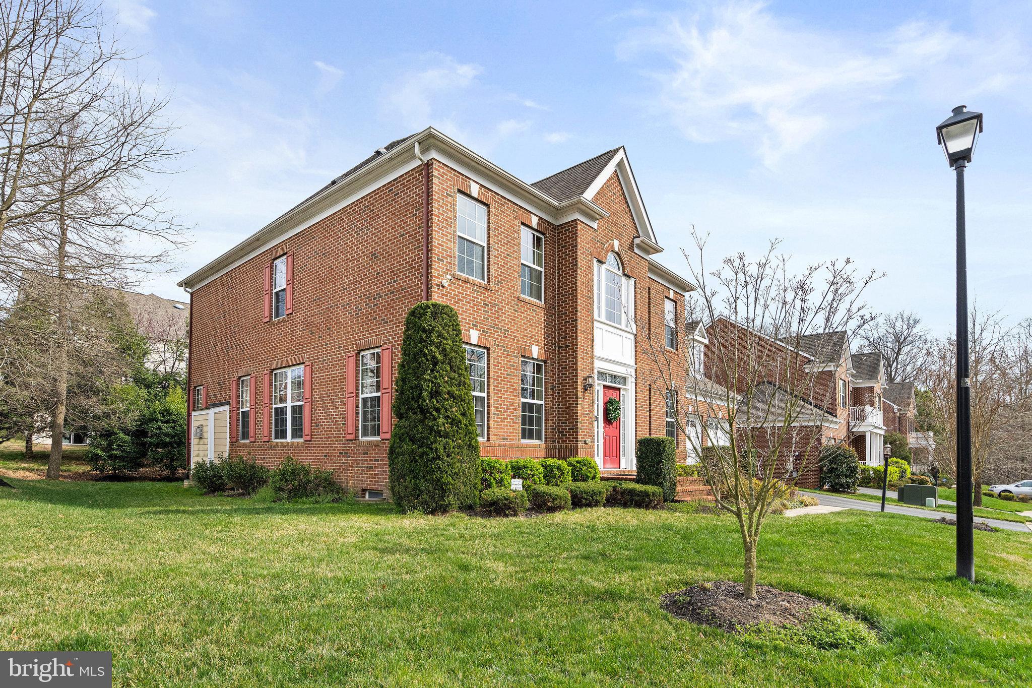 4561 Rona Place Fairfax, VA 22030 - Photo 4 of 78 Side brick elevation