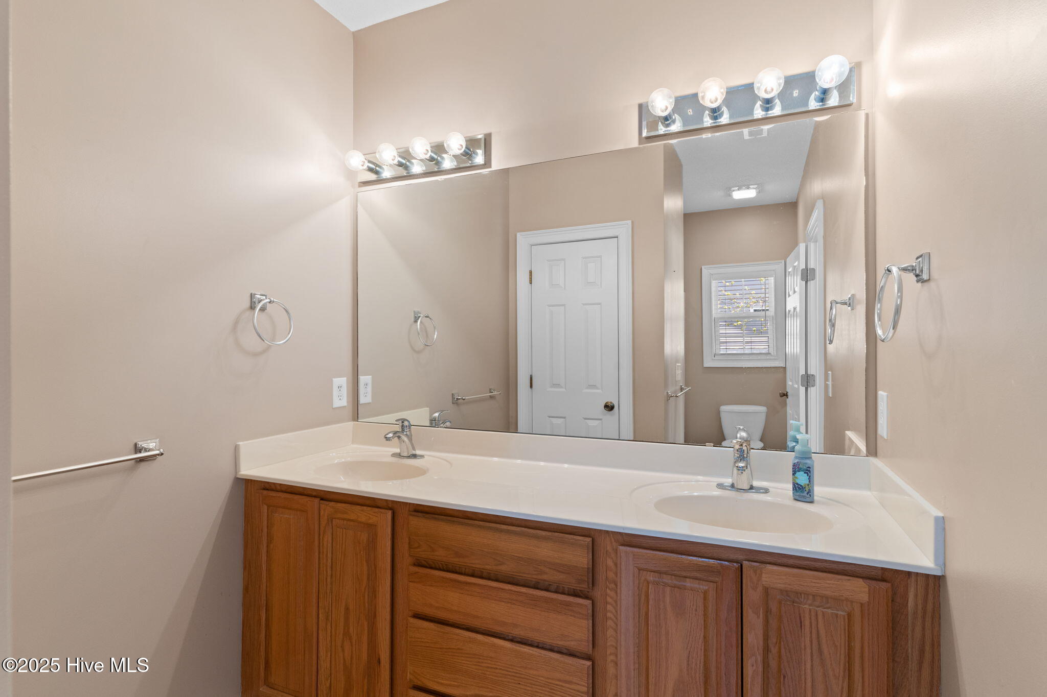 9008 Oak Ridge Plantation Drive Southwest Calabash, NC 28467 - Photo 23 of 39 Primary Bath