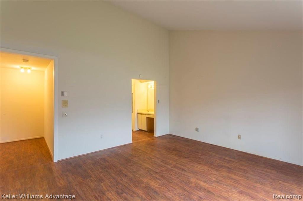 39167 Point Court Farmington Hills, MI 48331 - Photo 17 of 33