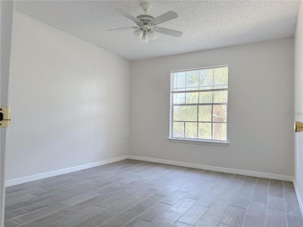 1013 South Hiawassee Road, Unit 3635 Orlando, FL 32835 - Photo 13 of 18 an empty room with fan and windows