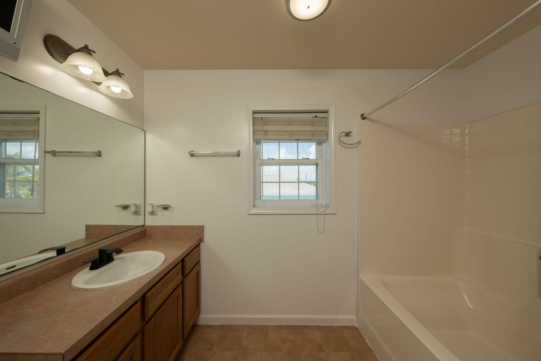 27 Avenue D Key Largo, FL 33037 - Photo 51 of 69 Primary Bathroom