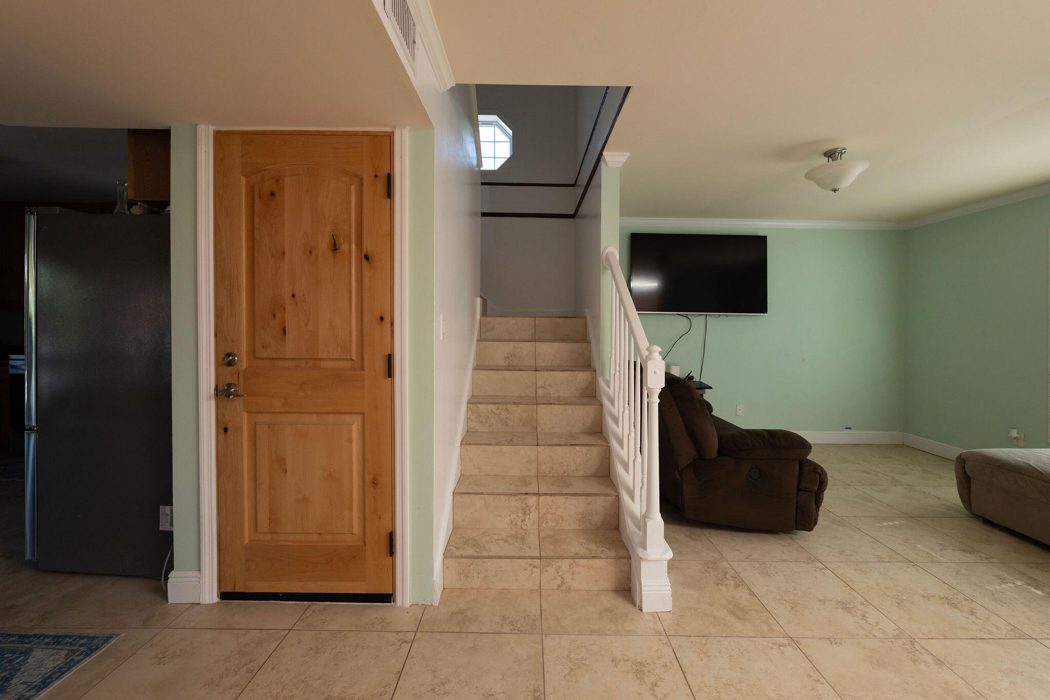 27 Avenue D Key Largo, FL 33037 - Photo 64 of 69 a living room with furniture and a flat screen tv
