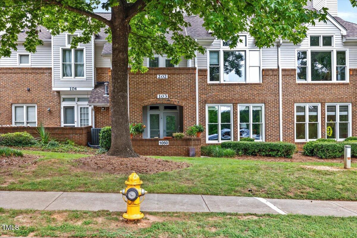 1050 Washington Street, Unit 202 Raleigh, NC 27605 - Photo 2 of 23 02-1050 Washington St-2