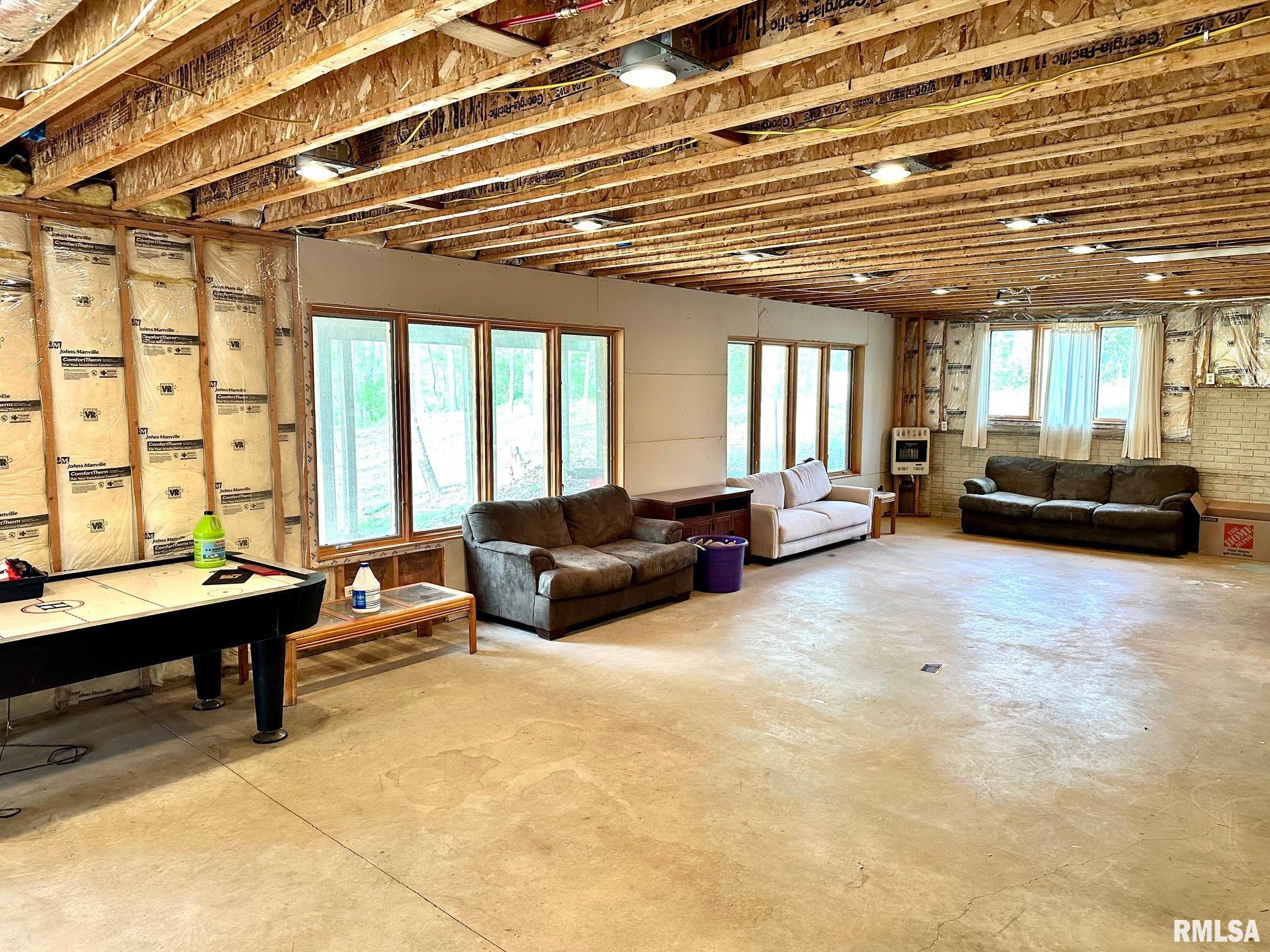 409 Timber Creek Road Jacksonville, IL 62650 - Photo 38 of 42 Gallery Image 38