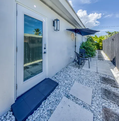 $4,600 | 1331 North N Street, Unit HOUSE & GUEST, Lake Worth Beach, FL 33460