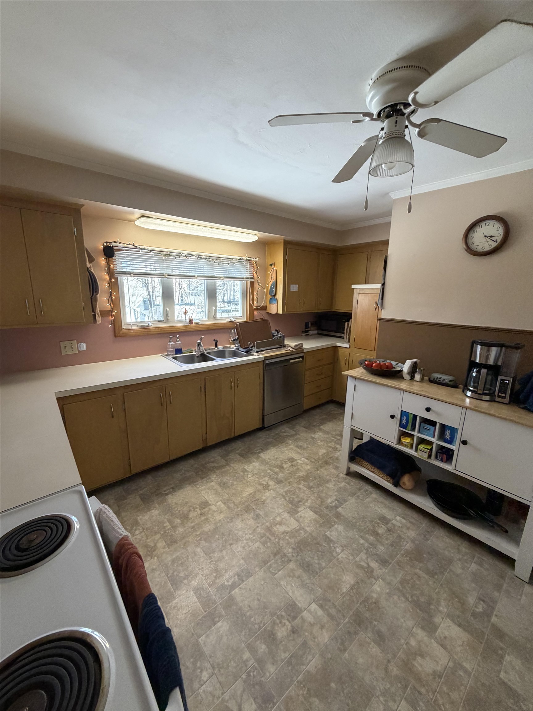 47 Morgan Street Manchester, NH 03102 - Photo 8 of 28