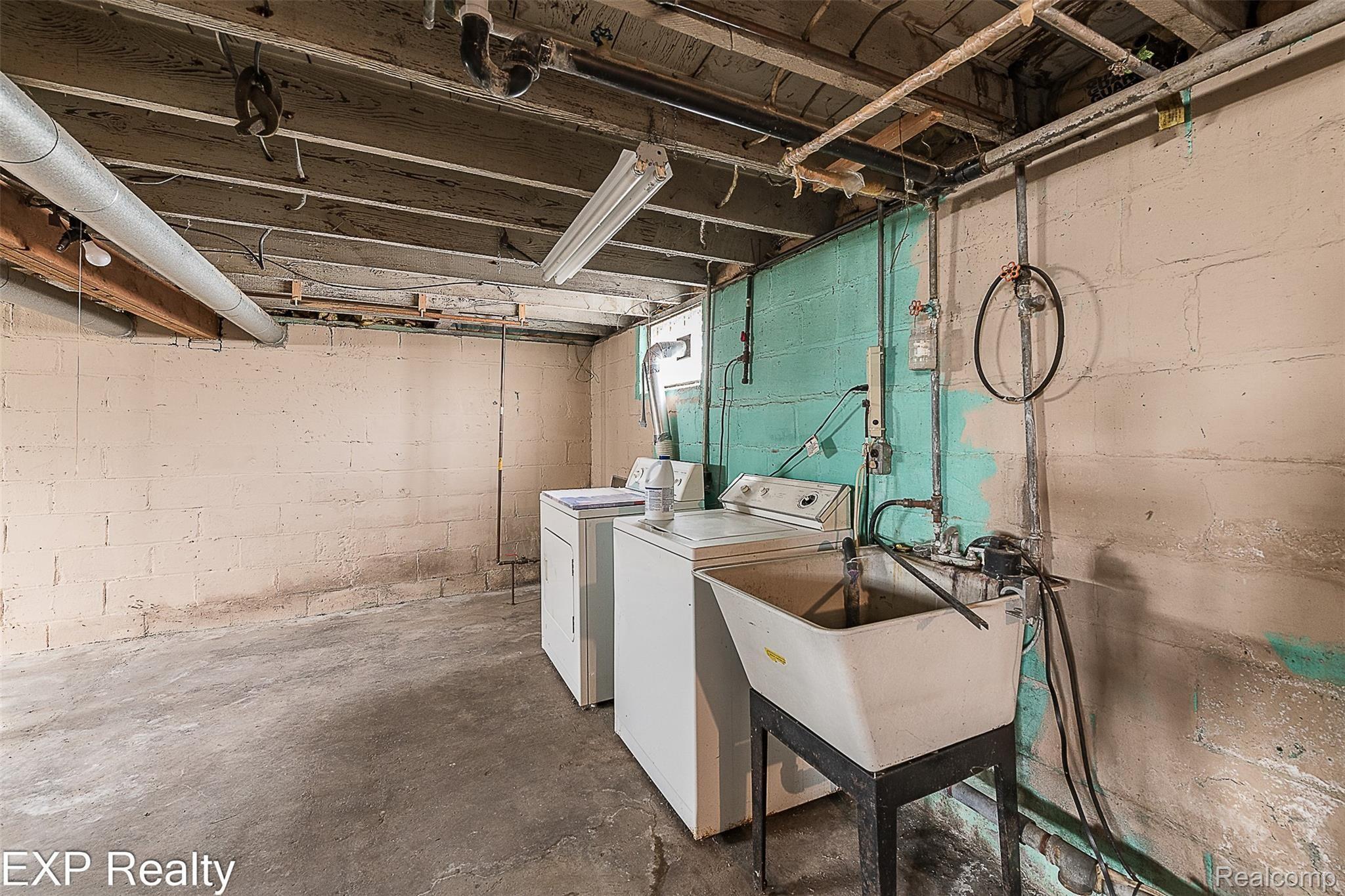 4360 Marcus Road Waterford, MI 48329 - Photo 21 of 21 DSC_1682-HDR.jpg