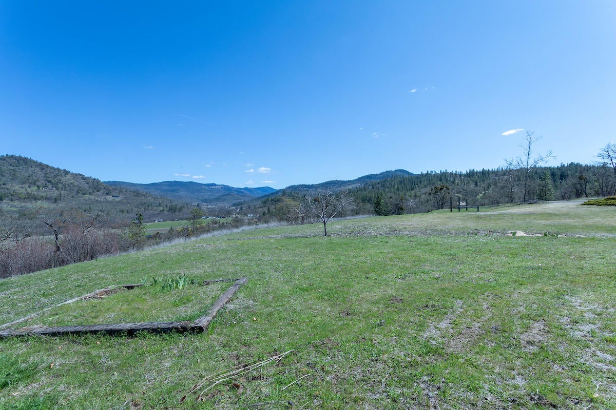 3990 East Antelope Road Eagle Point, OR 97524 - Photo 26 of 32 26