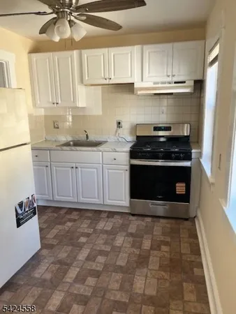 $1,600 | 67 Bloomfield Avenue, Unit 2, Caldwell, NJ 07006