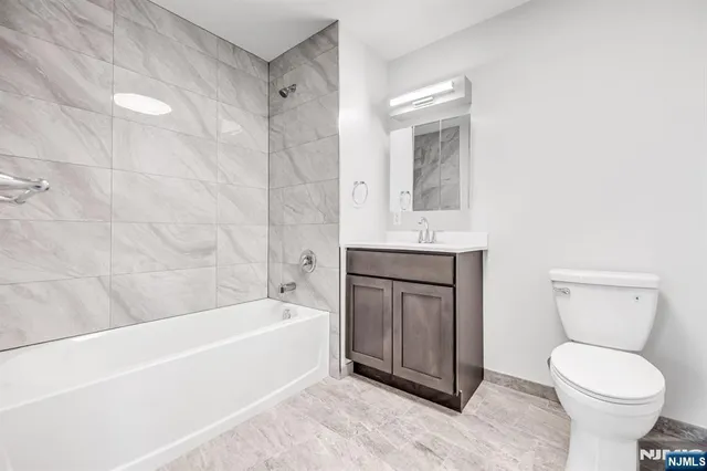 $2,825 | 1 Center Street, Unit 205, Clifton, NJ 07011