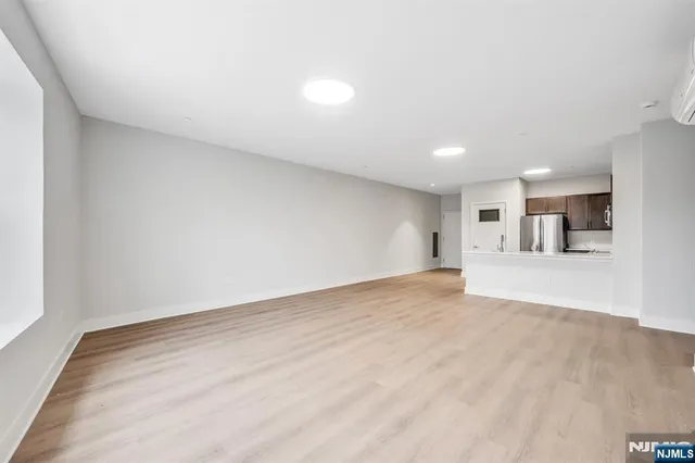 $2,825 | 1 Center Street, Unit 205, Clifton, NJ 07011