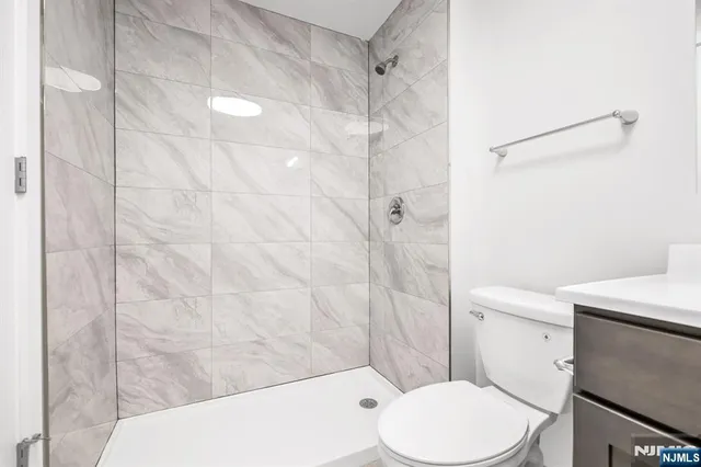 $2,825 | 1 Center Street, Unit 205, Clifton, NJ 07011