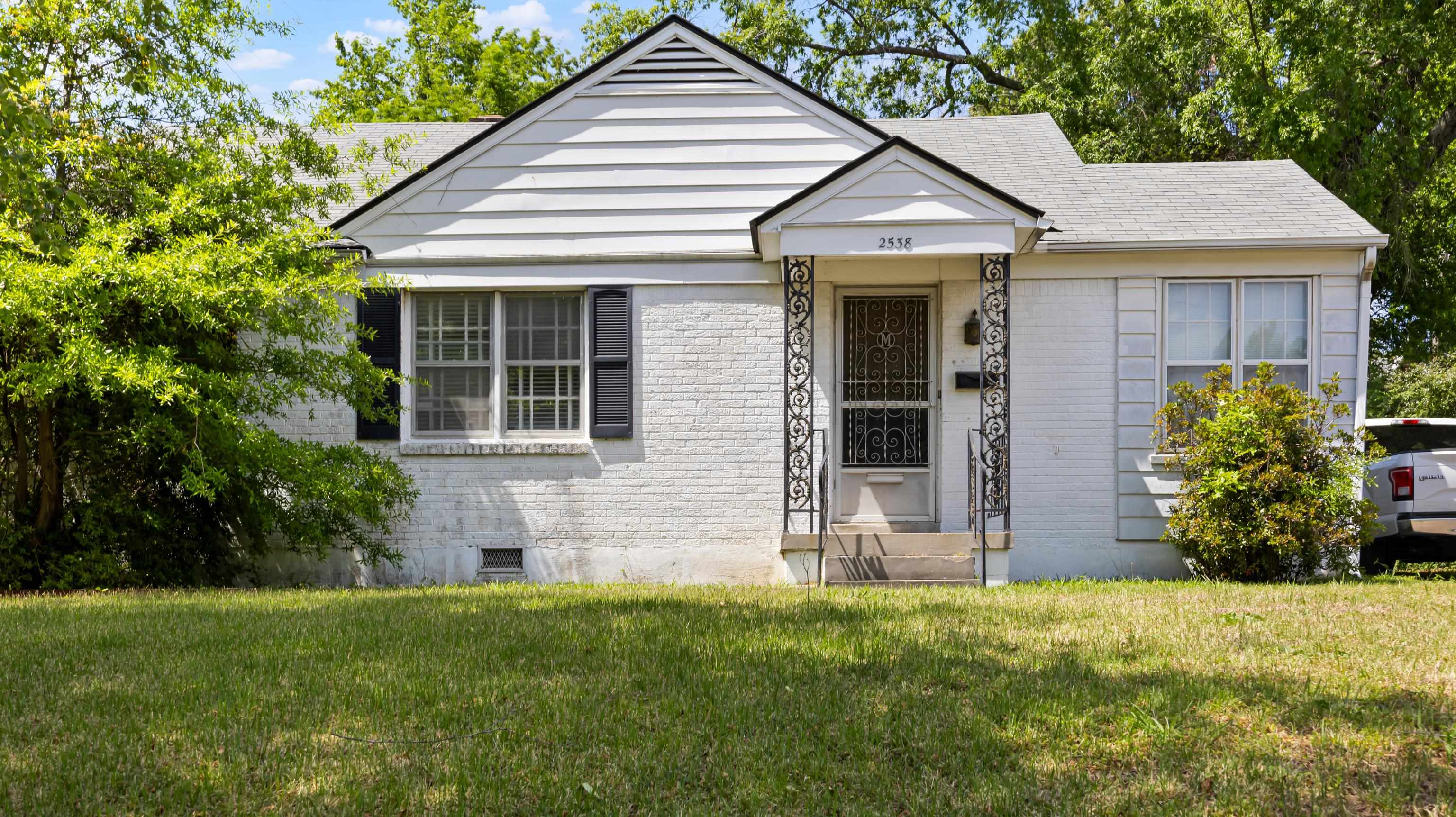 2538 North Edwin Circle Memphis, TN 38104 - Photo 3 of 33