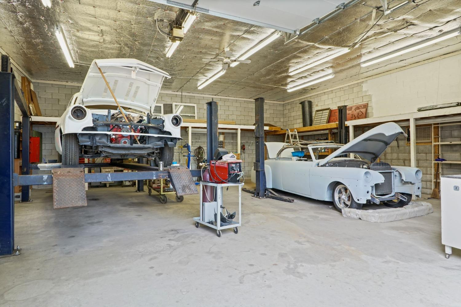 1435 Ridge Road Munster, IN 46321 - Photo 47 of 63 a view of garage
