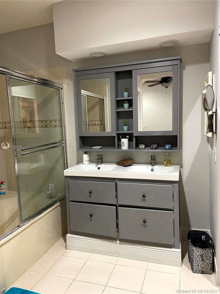 1675 Southeast 20th Road Homestead, FL 33035 - Photo 4 of 5