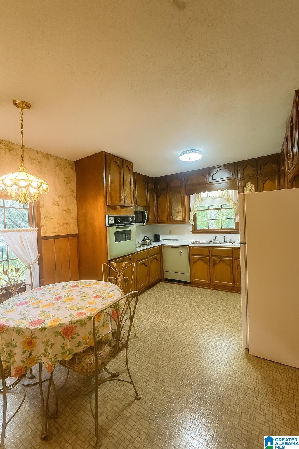 613 Tupelo Road Birmingham, AL 35215 - Photo 3 of 12