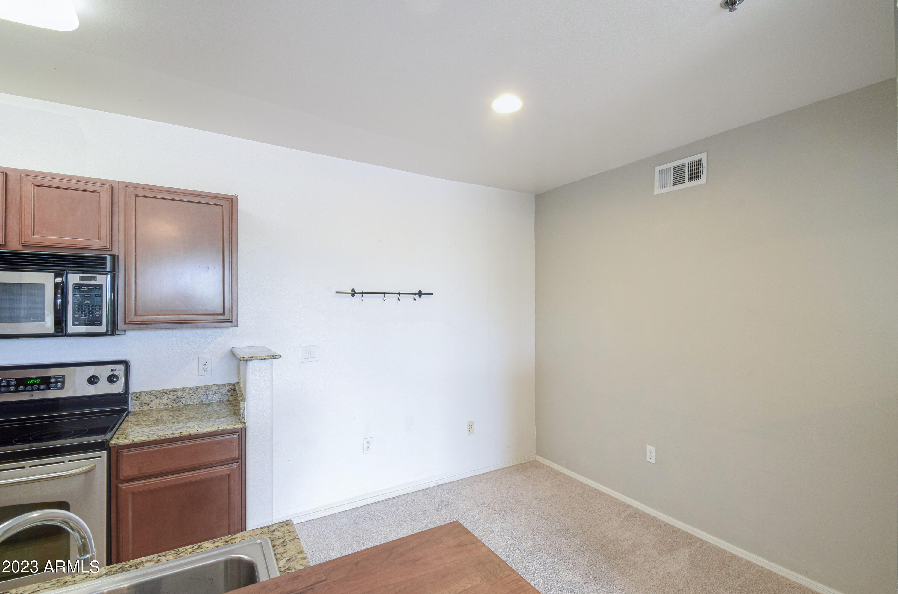 2134 East Broadway Road, Unit 3072 Tempe, AZ 85282 - Photo 10 of 18 Dining Room