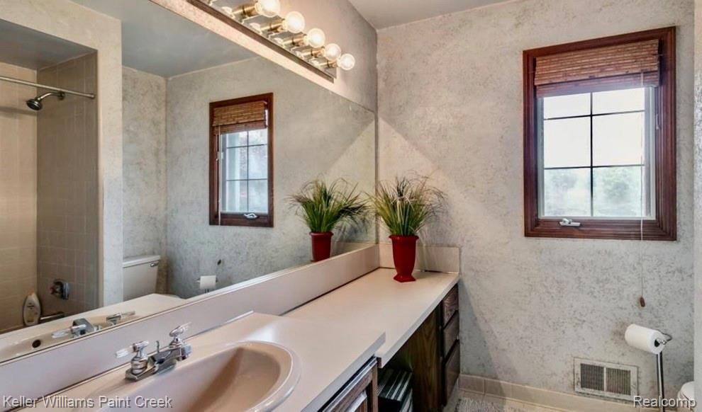 1187 Chaffer Drive Rochester Hills, MI 48306 - Photo 25 of 33
