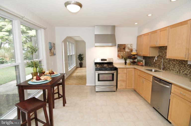 3507 Kayson Street Silver Spring, MD 20906 - Photo 20 of 24 Kitchen
